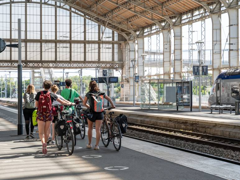 Quais de la gare à La Rochelle